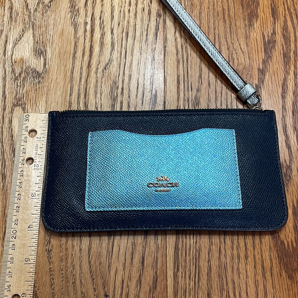 Coach Wallet/Wristlet. - Picture 5 of 7
